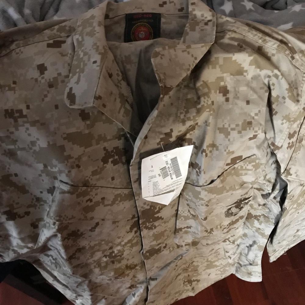 Marine Corps uniform items asst